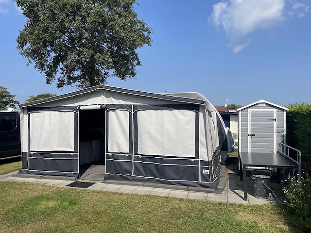 Caravan knaus 500 fu sport silver edition met 4-seizoenen voortent hypercamp casa grande 300 mt 13 en grond... - afbeelding 12 van  25