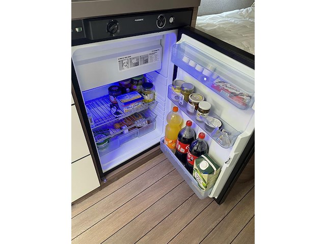 Caravan knaus 500 fu sport silver edition met 4-seizoenen voortent hypercamp casa grande 300 mt 13 en grond... - afbeelding 25 van  25