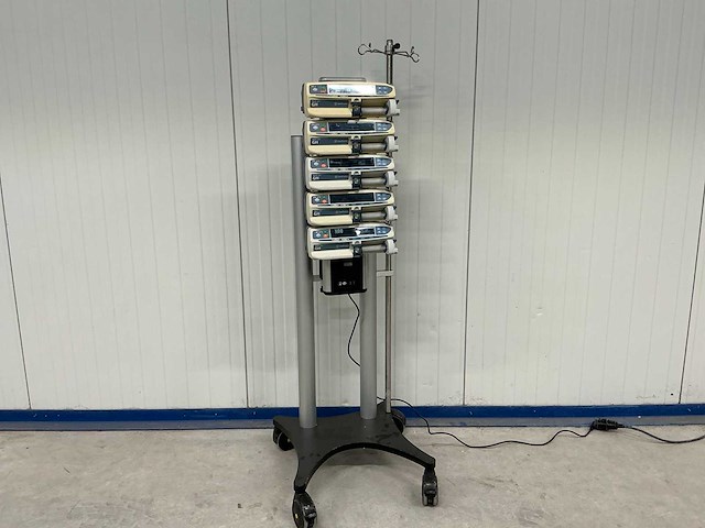 Carefusion - gh - dockingstation met spuitpompen - afbeelding 1 van  4
