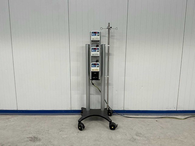 Carefusion - gw - dockingstation met volumetrische infuuspompen - afbeelding 1 van  4