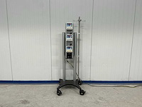Carefusion - gw - dockingstation met volumetrische infuuspompen - afbeelding 1 van  4