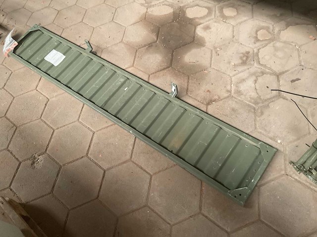 Cargo bulkhead assembly - afbeelding 1 van  5