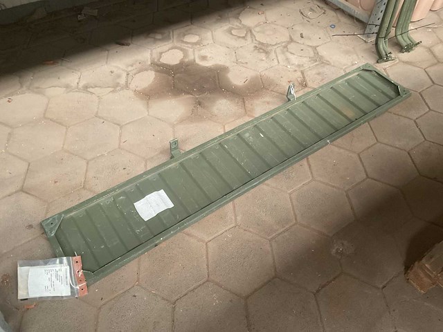 Cargo bulkhead assembly - afbeelding 2 van  5