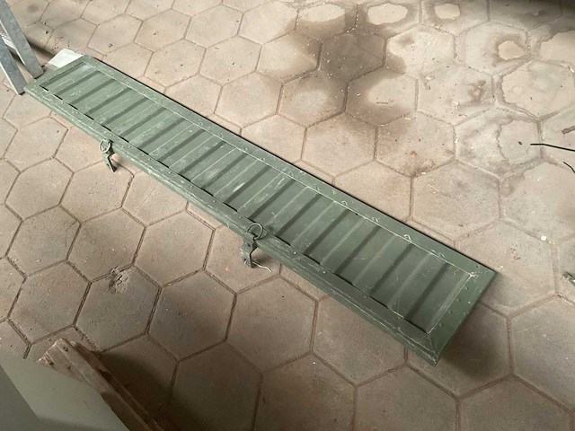 Cargo bulkhead assembly - afbeelding 3 van  5