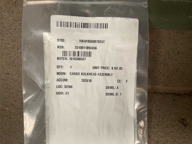 Cargo bulkhead assembly - afbeelding 5 van  5