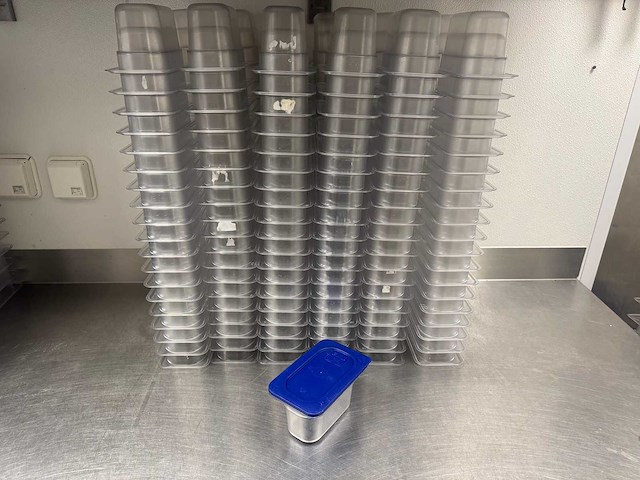 Carlisle - gn 1/9-100 - kunststof gastronormbak met deksel (25x) - afbeelding 1 van  2