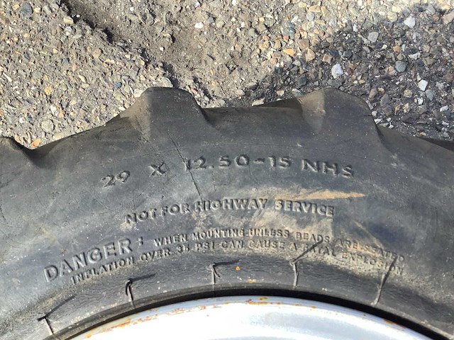 Carlisle 29x12.50-15 band met velg - afbeelding 8 van  9