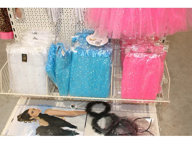 Carnaval verkleedaccessoires w.o. vleugels, engelsets, tutu's en tiara's. - afbeelding 4 van  4