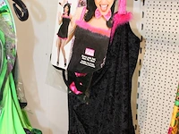 Carnavalskleding aan vierdelige wandstelling, ruim 240 stuks. - afbeelding 5 van  8