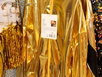Carnavalskleding aan zevendelige wandstelling, 100 kledingstukken w.o. glitterkostuums, diverse hoeden, bre... - afbeelding 9 van  11
