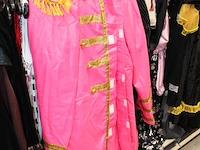 Carnavalskleding aan zevendelige wandstelling, ruim 240 kledingstukken, brillen, bretels, tasjes, panty's, ... - afbeelding 14 van  15