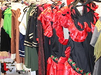 Carnavalskleding aan zevendelige wandstelling ruim 300 stuks. - afbeelding 12 van  13