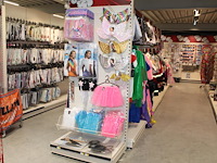 Carnavalsverkleedaccessoires w.o. vleugels, engelsets, tutu's en tiara's. - afbeelding 1 van  2