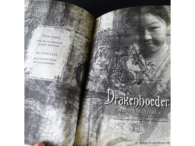 Carole wilkinson. drakenhoeder - afbeelding 5 van  5