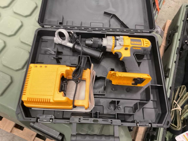 Carpenter’s hand tool kit - afbeelding 12 van  15