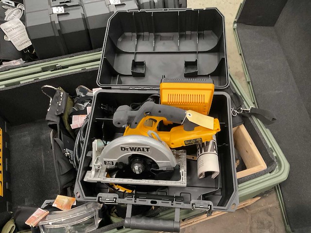 Carpenter’s hand tool kit - afbeelding 15 van  15