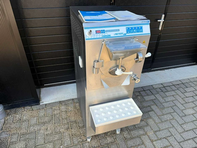 Carpigiani - labotronic 20 30 dgt - ijsmachine - afbeelding 1 van  9