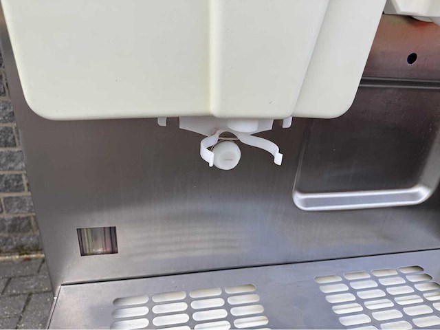 Carpigiani - softijs + milkshake 3840 - ijsmachine - afbeelding 3 van  7