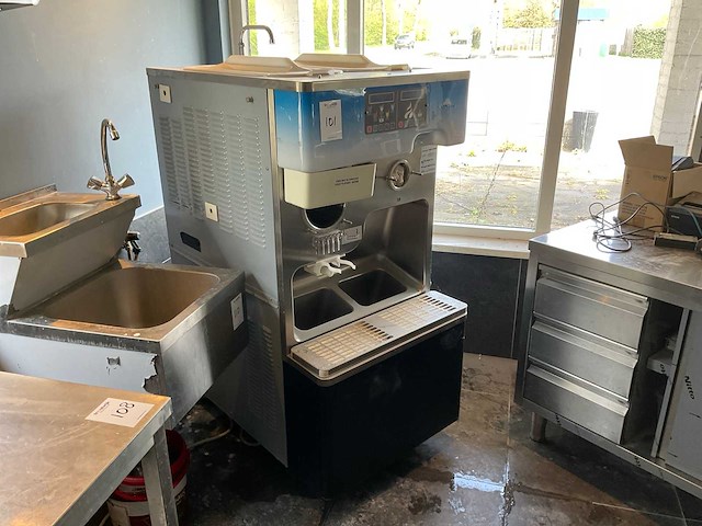 Carpigiani ic60371 soft ijsmachine - afbeelding 4 van  11