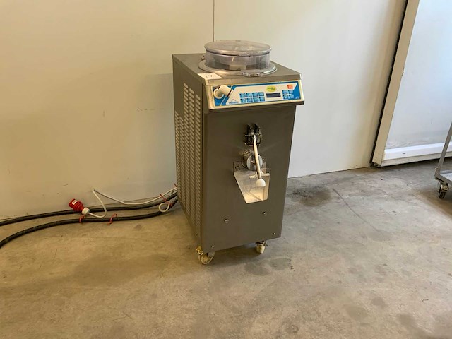 Carpigiani pastochef 18 rtx ijsmachine - afbeelding 1 van  9