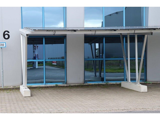 Carport met zonnepanelen voor 2 auto's nieuw - afbeelding 1 van  1