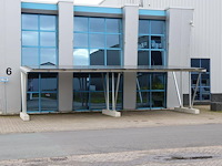 Carport met zonnepanelen voor 4 auto's nieuw - afbeelding 1 van  1