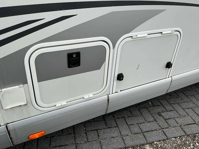 Carthago chic c-line i 4.9 camper - afbeelding 2 van  49