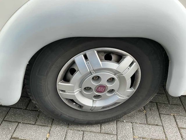 Carthago chic c-line i 4.9 camper - afbeelding 10 van  49