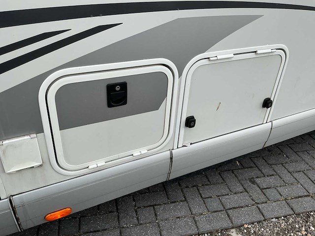 Carthago chic c-line i 4.9 camper - afbeelding 2 van  49