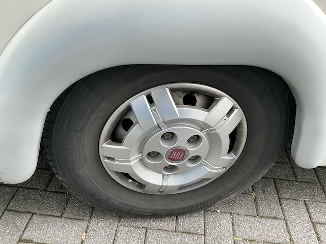 Carthago chic c-line i 4.9 camper - afbeelding 4 van  49
