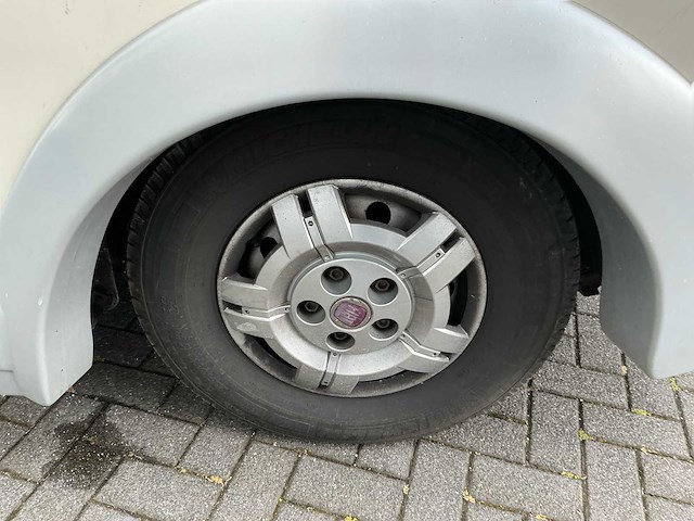 Carthago chic c-line i 4.9 camper - afbeelding 6 van  49