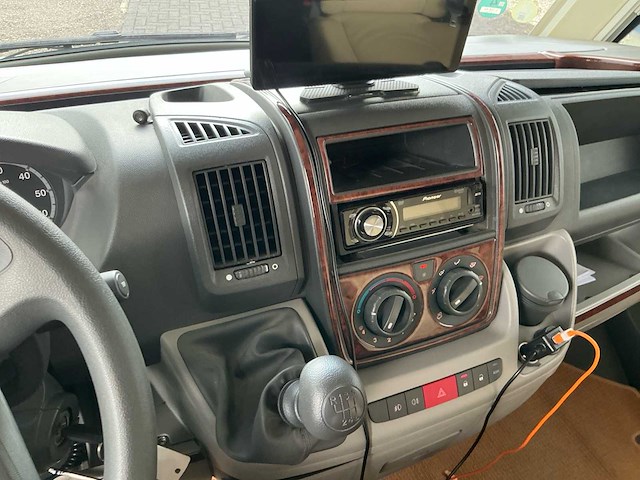 Carthago chic c-line i 4.9 camper - afbeelding 8 van  49