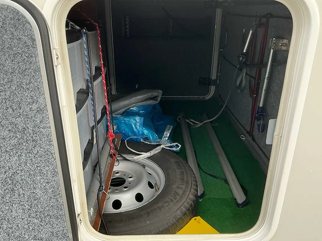 Carthago chic c-line i 4.9 camper - afbeelding 5 van  49