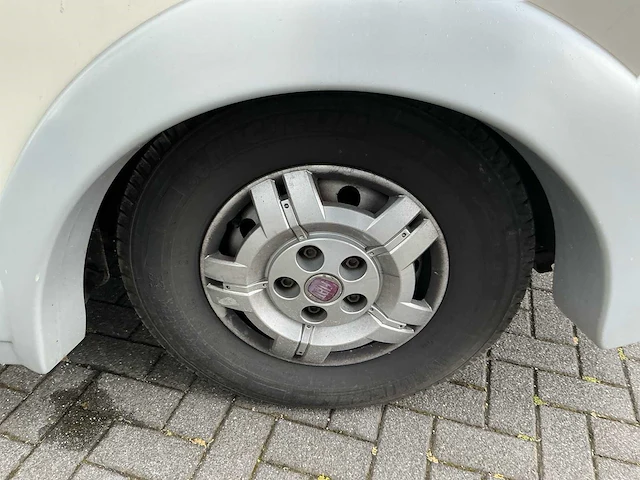 Carthago chic c-line i 4.9 camper - afbeelding 15 van  49