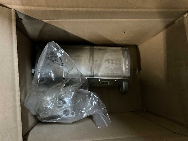 Casappa plp20.14-20 drievoudige hydrauliek pomp - afbeelding 1 van  2