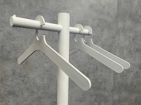 Cascando pole - garderobestandaard met 3 hangers - afbeelding 2 van  5