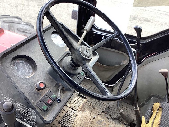 Case - 1995 - 1455 - vierwielaangedreven landbouwtractor - afbeelding 13 van  31