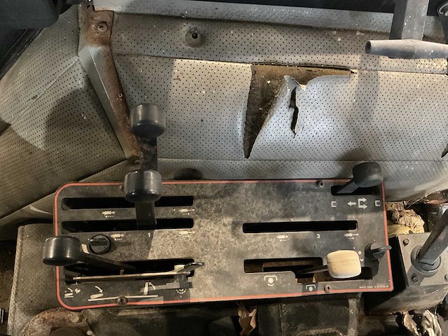 Case - international 1394 - 2-wheel drive tractor - afbeelding 5 van  13