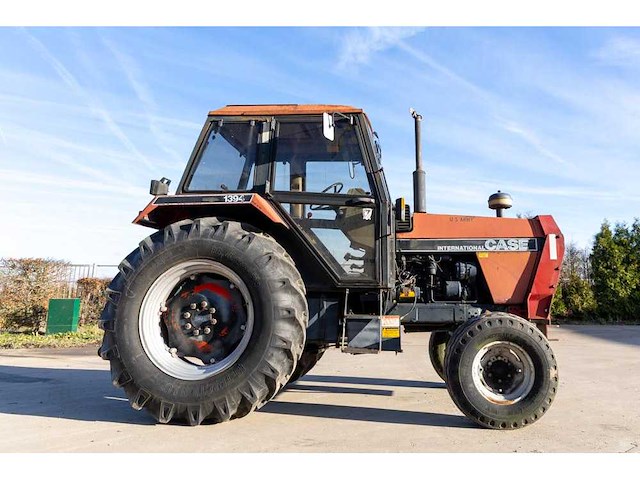 Case - international 1394 - 2-wheel drive tractor - afbeelding 8 van  13