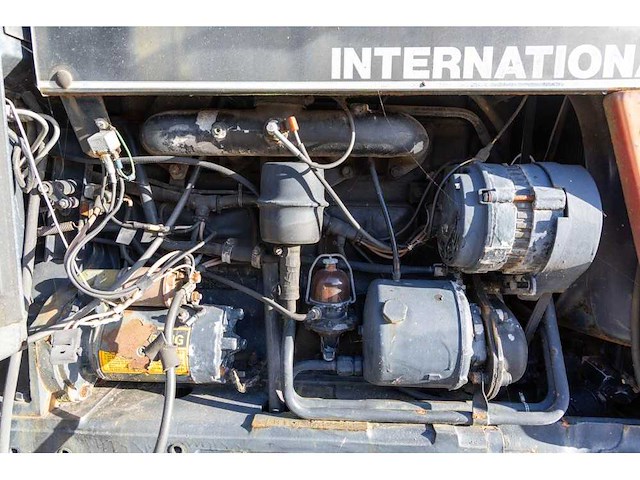 Case - international 1394 - 2-wheel drive tractor - afbeelding 10 van  13
