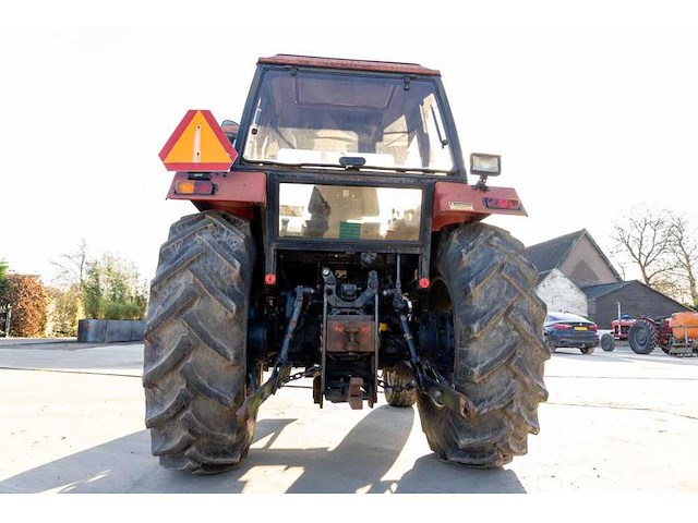 Case - international 1394 - 2-wheel drive tractor - afbeelding 13 van  13