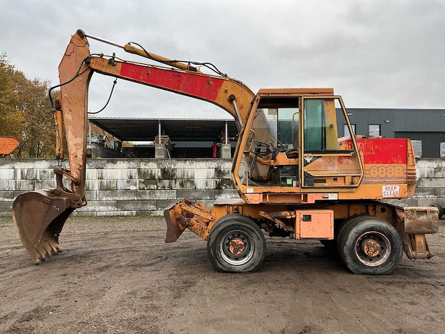 Case 688b-p banden graafmachine - afbeelding 12 van  40