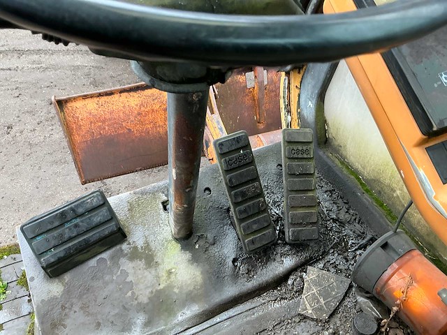 Case 688b-p banden graafmachine - afbeelding 19 van  40