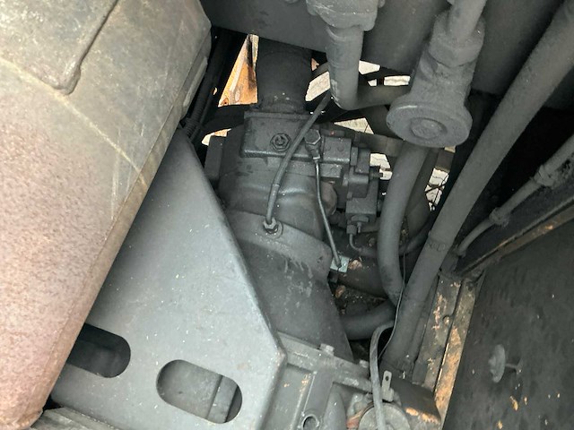 Case 688b-p banden graafmachine - afbeelding 33 van  40