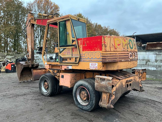 Case 688b-p banden graafmachine - afbeelding 23 van  40