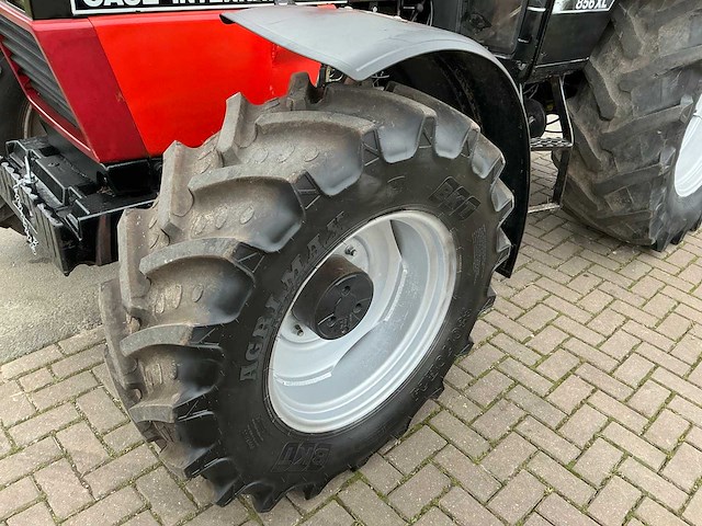 Case ih 856 xl 40 km / lucht vierwielaangedreven landbouwtractor - afbeelding 8 van  36