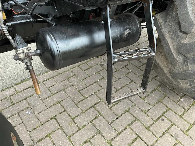 Case ih 856 xl 40 km / lucht vierwielaangedreven landbouwtractor - afbeelding 9 van  36