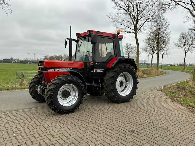 Case ih 856 xl 40 km / lucht vierwielaangedreven landbouwtractor - afbeelding 1 van  36