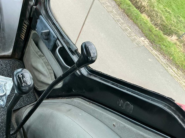 Case ih 856 xl 40 km / lucht vierwielaangedreven landbouwtractor - afbeelding 26 van  36