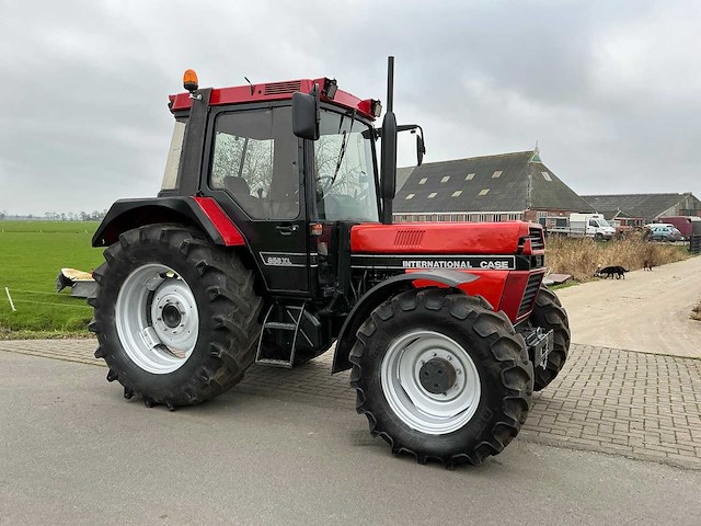 Case ih 856 xl 40 km / lucht vierwielaangedreven landbouwtractor - afbeelding 32 van  36